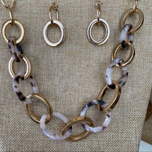 Tortoise shell necklace with matching earrings